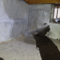周南市蓮ヶ浴にて白蟻予防工事。ベタ基礎でも予防は必要です。のサムネイル
