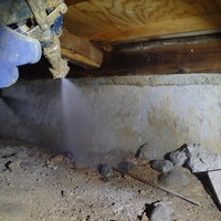 山口市徳地島地にて白蟻予防工事。ヤマトシロアリ駆除後、初めての予防。のサムネイル