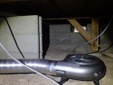 宇部市東岐波にて床下換気扇取替工事。湿気対策をして住宅長持ち。