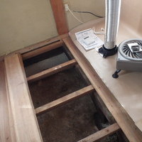防府市千日町のお客様宅の床下換気扇設置工事。のサムネイル