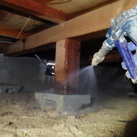防府市泉町にて、定期的にご契約くださるお客様宅の白蟻予防工事。のサムネイル
