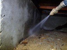 防府市泉町にて、定期的にご契約くださるお客様宅の白蟻予防工事。